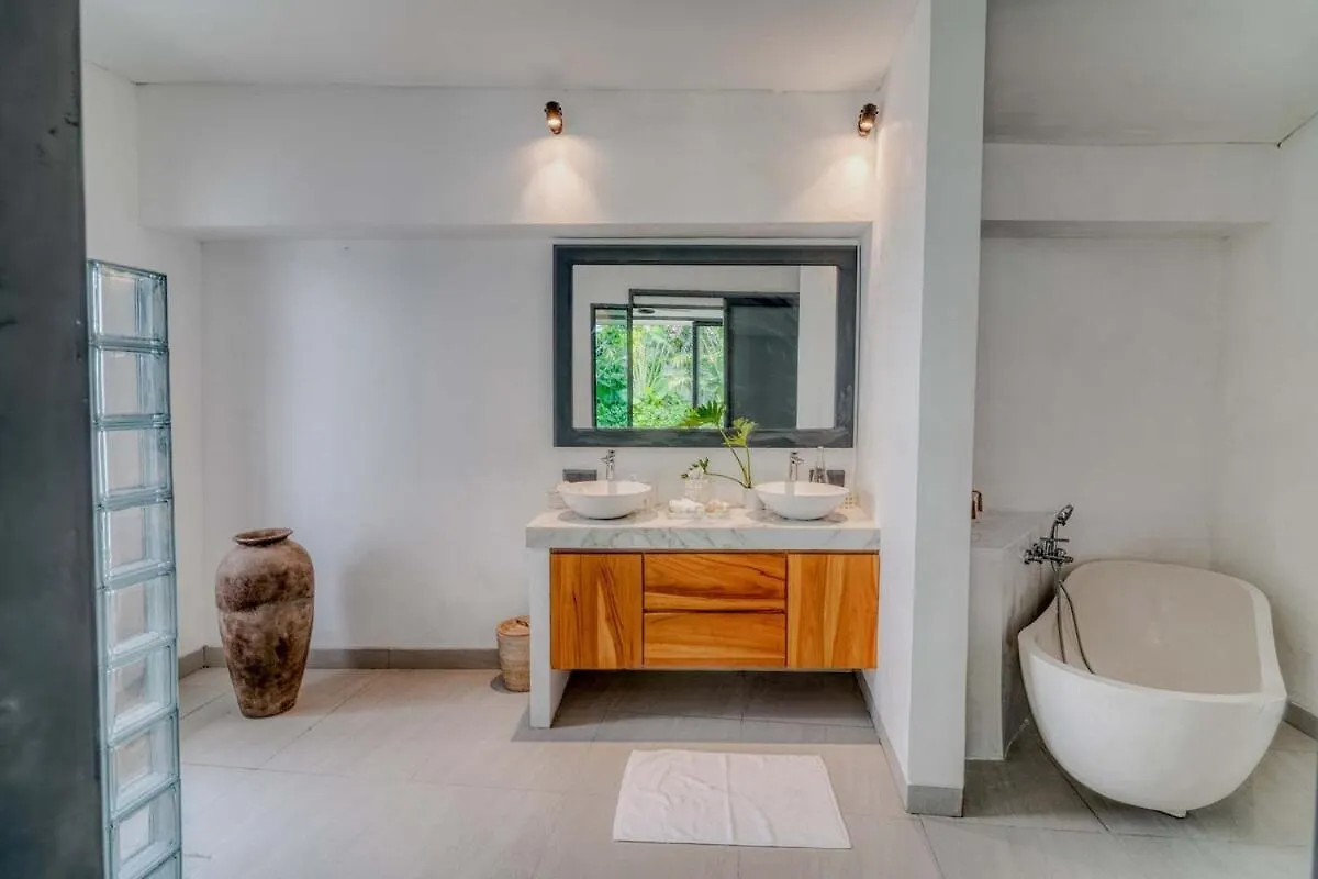 Summer House 5Br Villa In Berawa, Bali Canggu