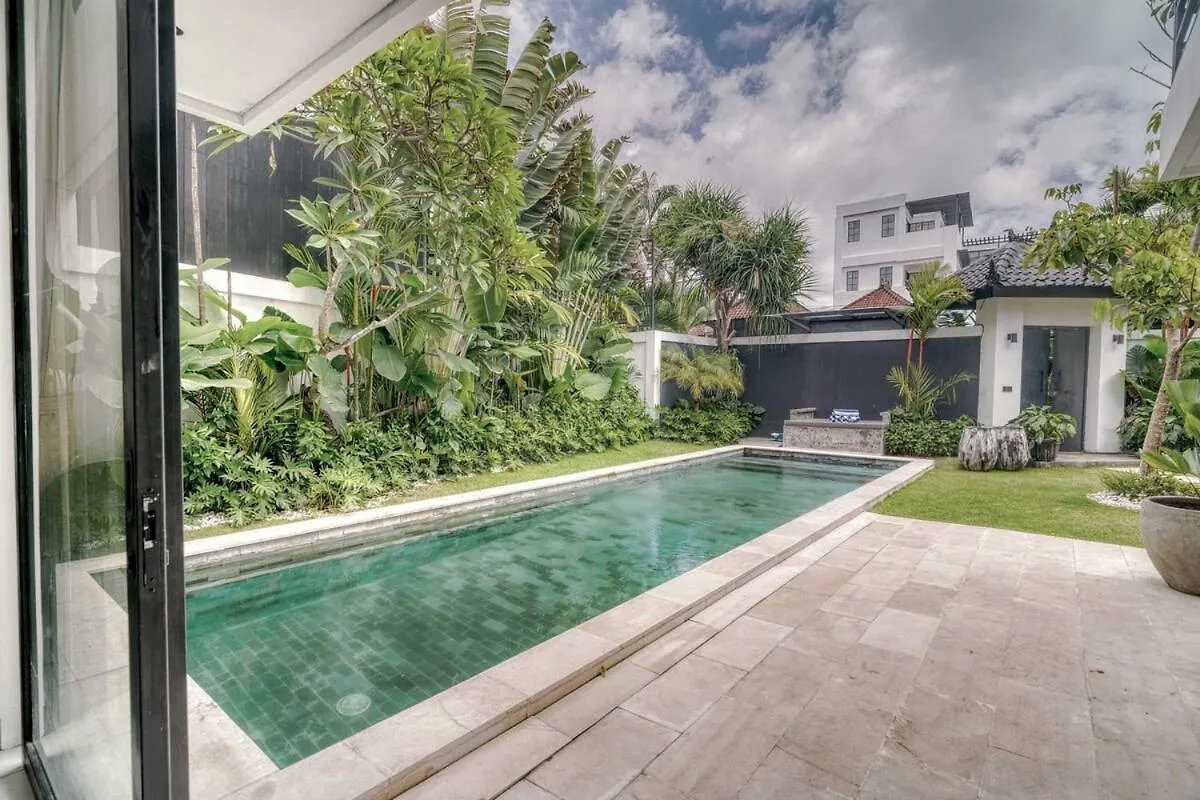 Summer House 5Br Villa In Berawa, Bali Canggu  0*, Canggu (Bali)