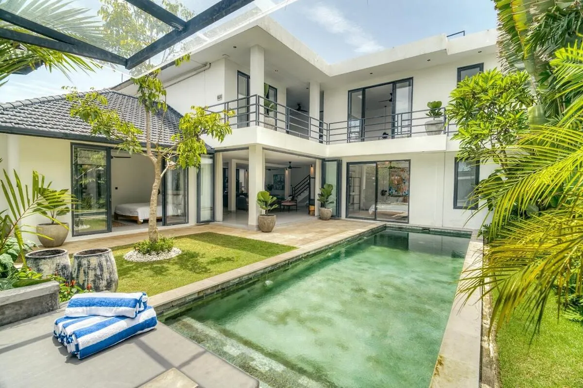 Summer House 5Br Villa In Berawa, Bali Canggu