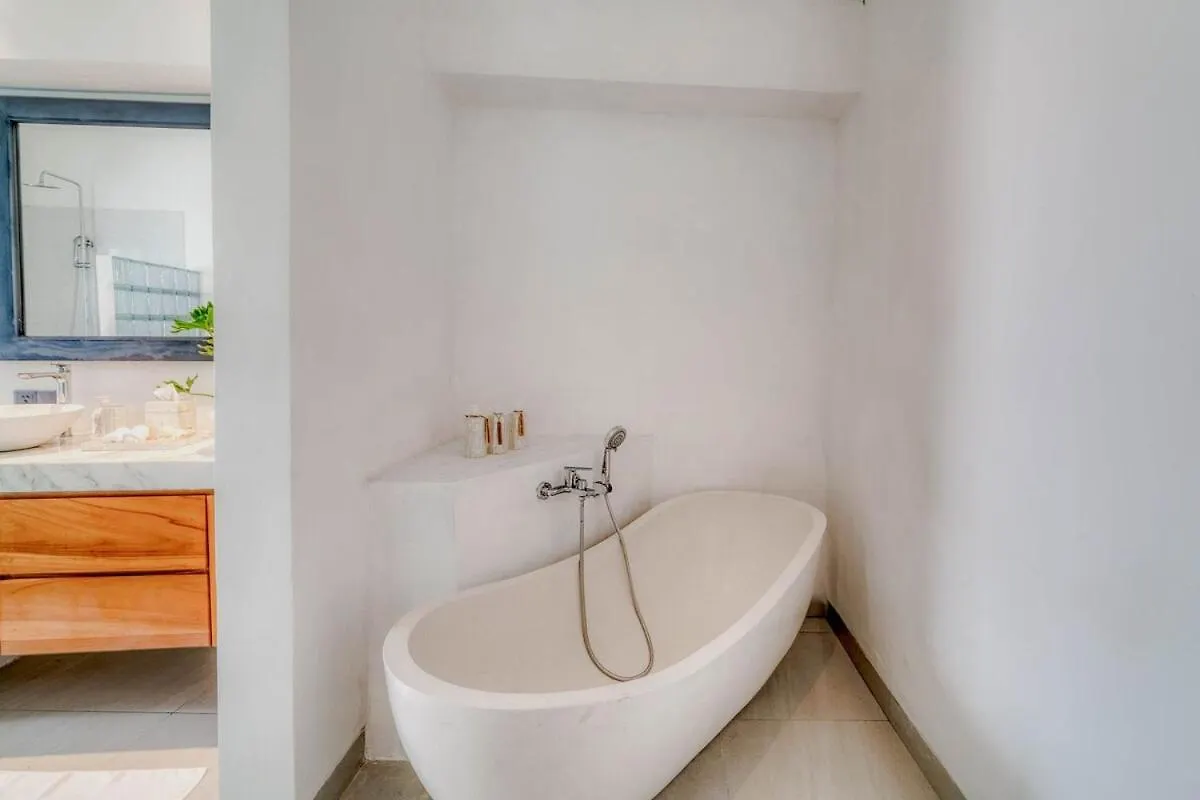Summer House 5Br Villa In Berawa, Bali Canggu  0*, Canggu (Bali)